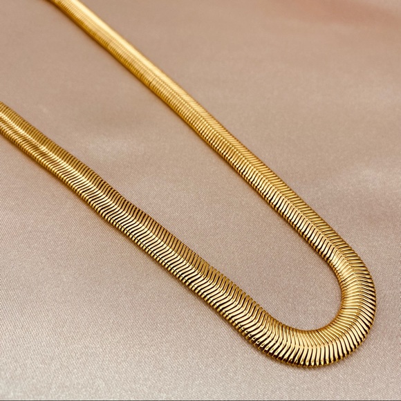 Mega Herringbone 18K Gold -Titanium Steel Necklace - Picture 5 of 14